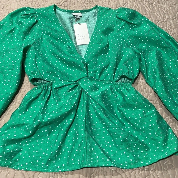 Super Cute Top - Picture 4 of 13